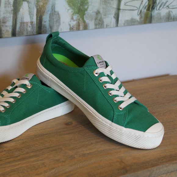 Cariuma Shoes - Cariuma Green Canvas Sneakers - Women size 10